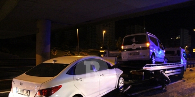 Ambulansa �arpan otomobilin s�r�c�s� a��r yaraland�