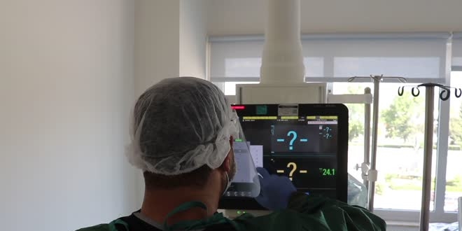 Tulumuna 'Datome' yazan hem�ireye �nl� basketbolcu forma hediye etti