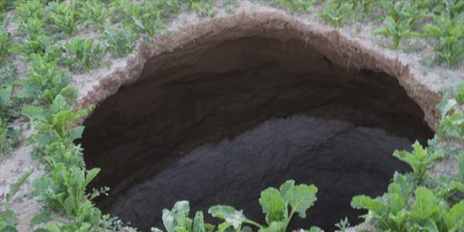 Konya'da 4 metre çapında 50 metre derinliğinde obruk oluştu
