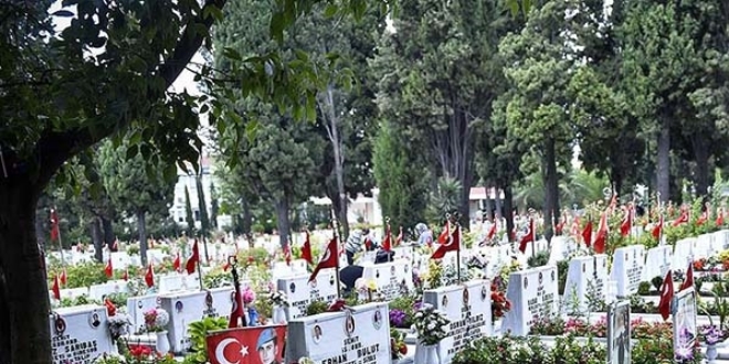 Sakarya'da toplu mezarlık ziyaretleri ve bayramlaşma yapılmayacak