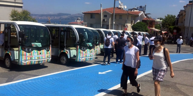 Büyükada'da elektrikli araçlar seferlerine başladı