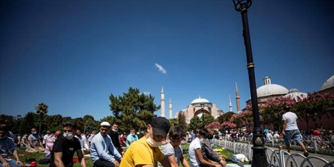 Ayasofya-i Kebir Cami-i Şerifi'nde cuma yoğunluğu