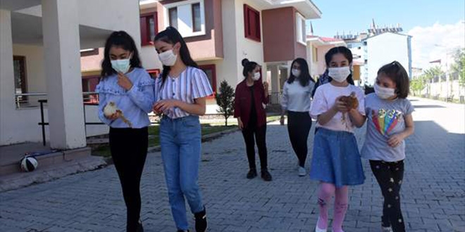 Devletin büyüttüğü çocuklar otel konforundaki evlerde barındırılıyor