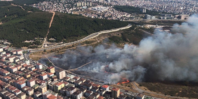 Maltepe'de askeriyenin içindeki otluk alanda yangın