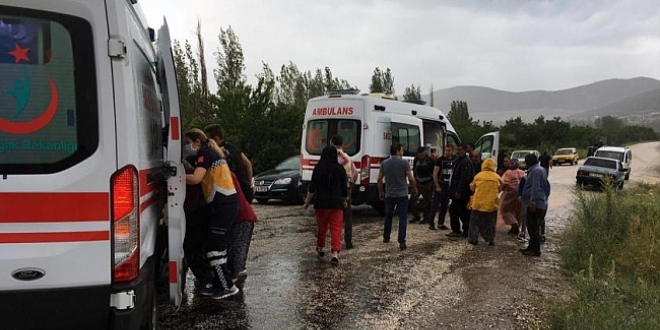 İşçileri taşıyan kamyonet devrildi: 1 ölü, 17 yaralı