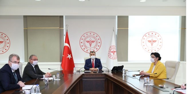 Bakan Koca, il sağlık müdürleriyle video konferansla görüştü