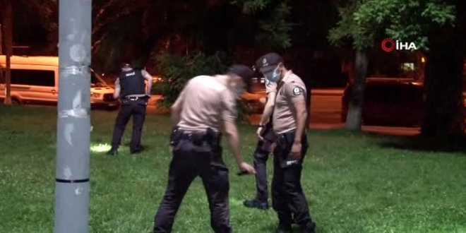 Kavgayı ayırmak isteyen polis kurşunların hedefi oldu