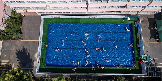 Genlik ve Spor Bakanl'ndan 19 kente portatif yzme havuzu