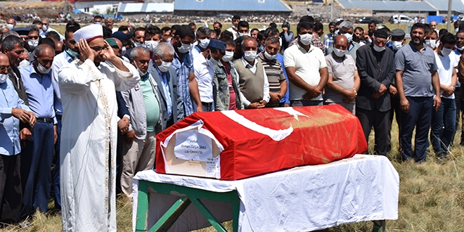 Yüksekten düşerek yaşamını yitiren asker toprağa verildi