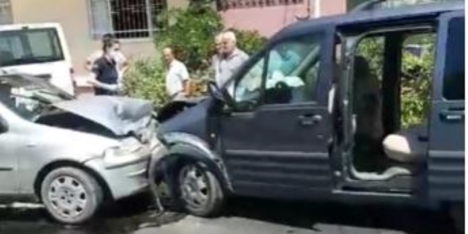 Aydın'da otomobil ile hafif ticari araç çarpıştı: 12 yaralı