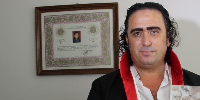 Türkücü avukat baro tartışmalarını yumuşatmak için albüm çıkardı