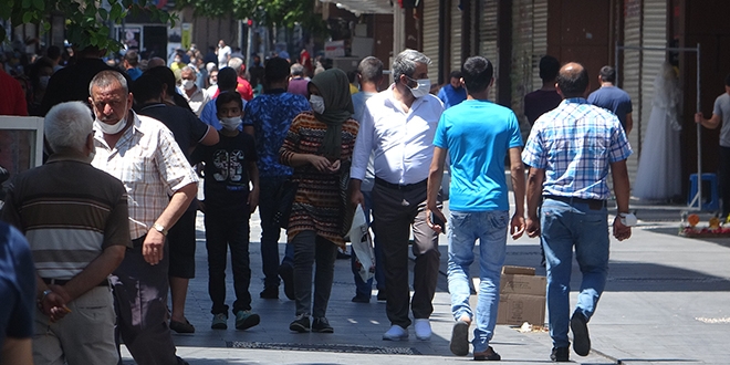 Gaziantep'te cadde ve sokaklar yeniden dolmaya balad