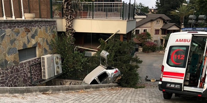Kurban eti dağıtmak için ödünç aldığı araçla kaza yapan sürücü öldü