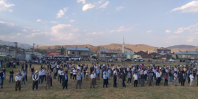 Hakkari'deki trafik kazasında ölenler için tören düzenlendi