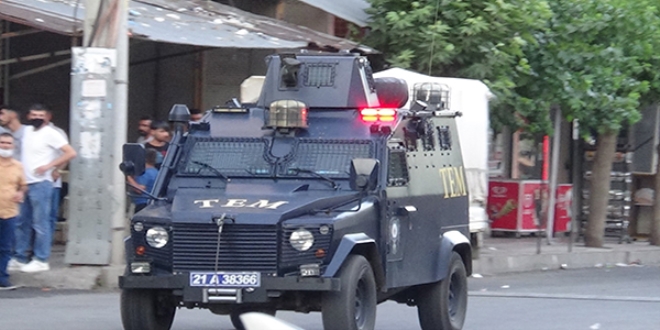 Diyarbakır'da pazar yeri kavgasında silahlar konuştu