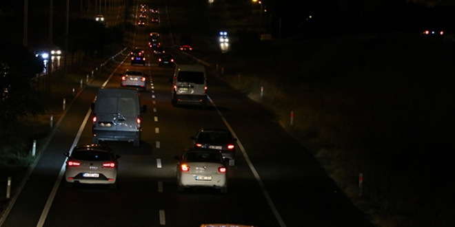 Tekirda�-�stanbul kara yolunda tatil d�n��� yo�unlu�u