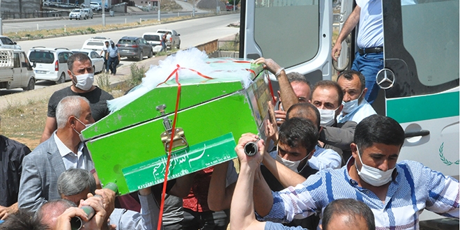 Genç öğretmen duvağıyla son yolculuğuna uğurlandı