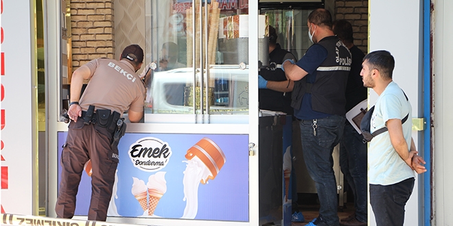 Dondurmacıya girdi, müşterilerin gözü önünde cinayet işledi