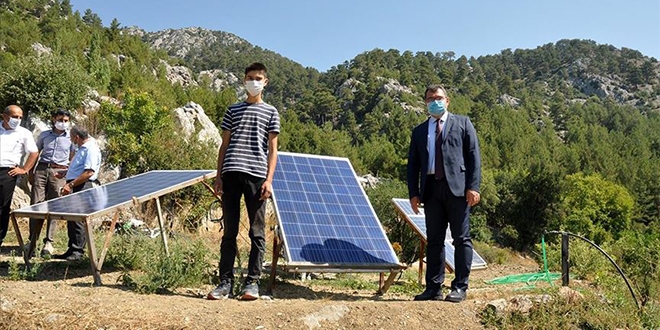 TÜBİTAK Başkanı, kendi elektriğini üreten öğrenciyi ziyaret etti