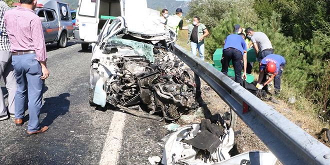 Anne, o�lu ve k�z� ayn� kazada �ld�