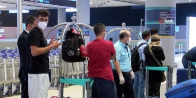 Beyrut'taki patlamanın ardından ilk yolcular İstanbul'a geldi
