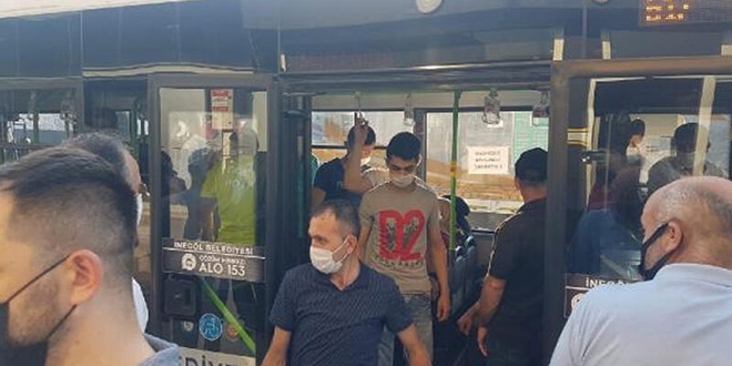 Kaymakam tıka basa dolu otobüsü boşalttı