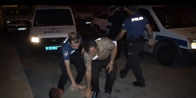 Bursa'da bekçi ve polislere zorluk çıkaran 4 kişi gözaltına alındı