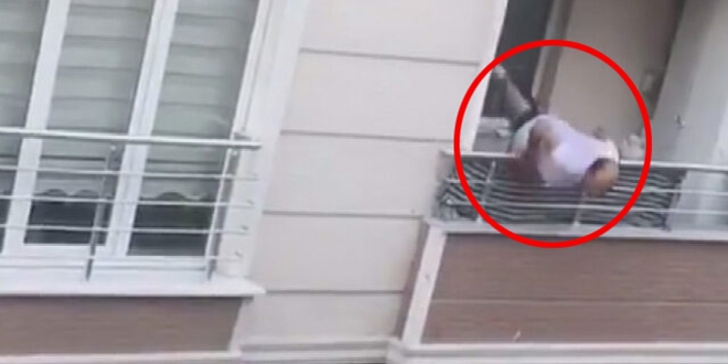 Tartıştığı yakınlarına tencere fırlatırken balkondan düştü