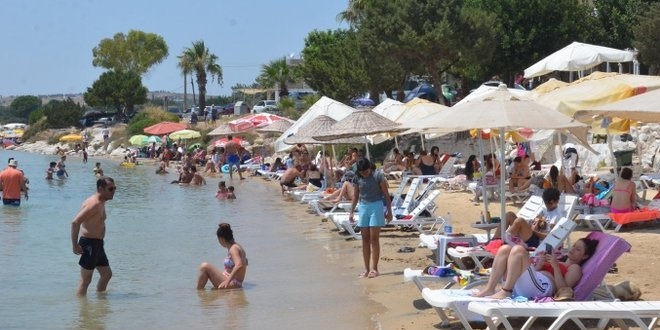 Açıldıkları denizden dönemeyen gençleri başpolis kurtardı