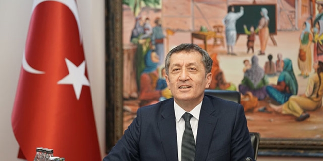 'Maskemizi takıp sosyal mesafeyi koruyarak örnek olalım'