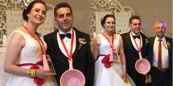 Gelin ve damada altın yerine rende ve süzgeç taktılar
