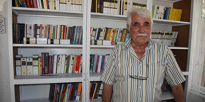 Emekli eğitim müfettişi, gençler için kütüphane kurdu