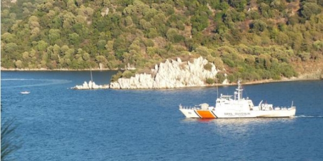 Yunan sahil gvenlii tekneye ate at: 3 yaral