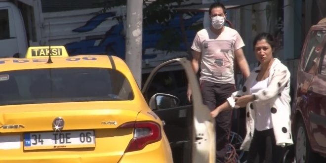 Denetime tepki gösterdi, maskesini atarak taksiye bindi