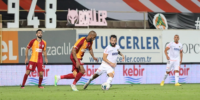 Alanyasporlu futbolcu koronavirüse yakalandığı açıkladı