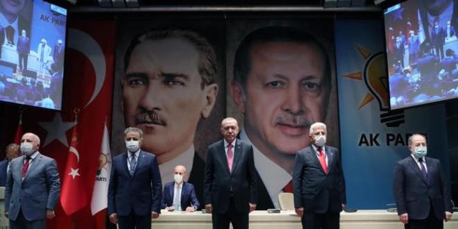 AK Parti'ye 8 belediye başkanı törenle katıldı
