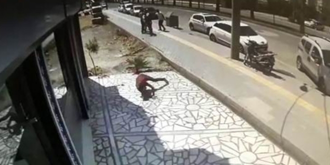 Kaçak elektrik kullanmaktan ceza yiyen baba ve oğlu dehşet saçtı