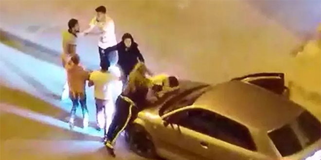 Cami duvarına tuvaletini yapan kişiyi uyarınca saldırıya uğradı: Kafasında şişe kırdılar
