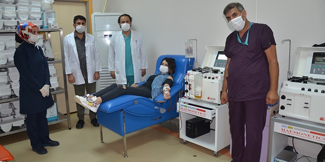 Virüsü yenen sağlık çalışanı başka hastalara umut oldu