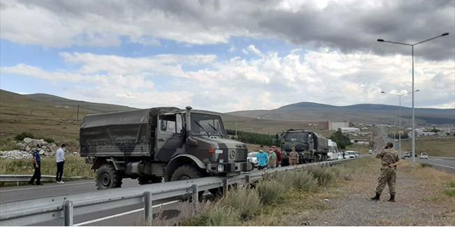 Ardahan'da askeri araç kaza yaptı, 5 asker yaralandı