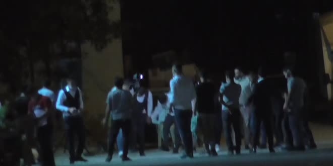 Konya'da düğünde gençler, koronavirüs salgınını hiçe saydı