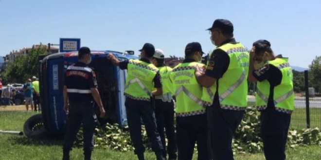 Balıkesir'de otomobille çarpışan araçtaki 3 asker yaralandı
