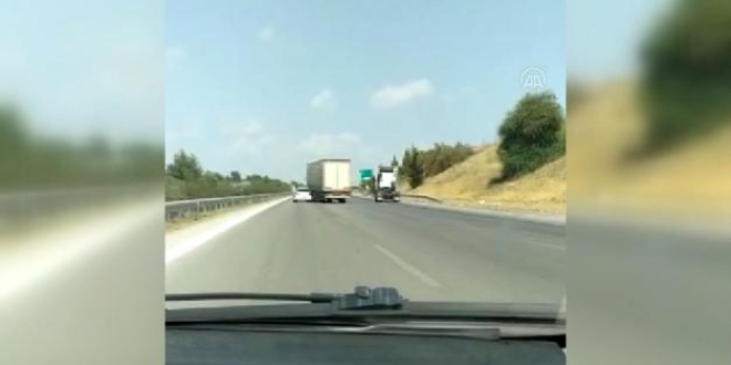 Tır şoförünün tehlikeli yolculuğu kameralara yansıdı