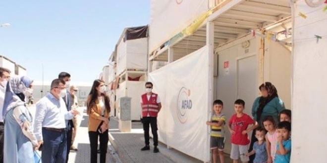 Göç İdaresi Genel Müdürü barınma kamplarını ziyaret etti