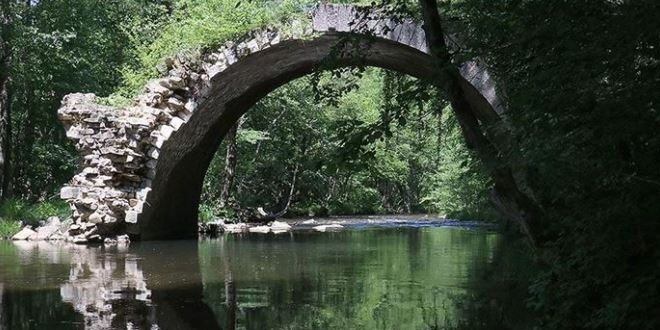 Bu k�pr�n�n bir aya�� T�rkiye'de bir aya�� Bulgaristan'da