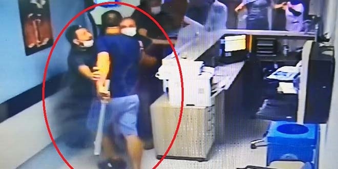 Demir sopalarla, başhekime ve güvenliğe saldıran 2 kişi tutuklandı
