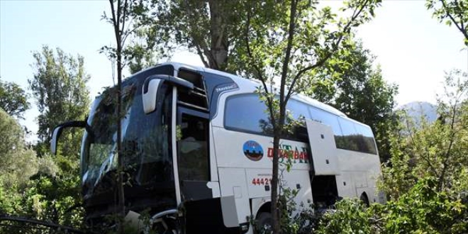 Gümüşhane'de yolcu otobüsü kaza yaptı: 1 ölü, 24 yaralı