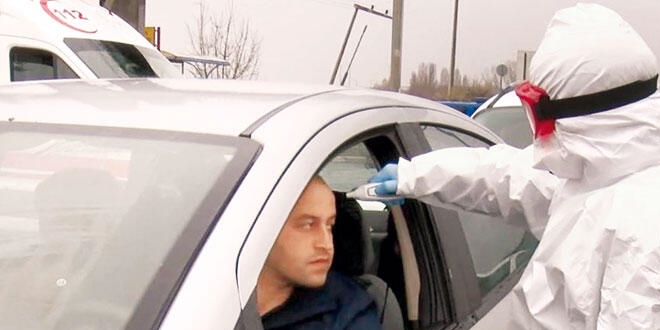 G�sterilen �zenin azalmas� Kovid-19 vakalar�n�n artmas�na yol a��yor