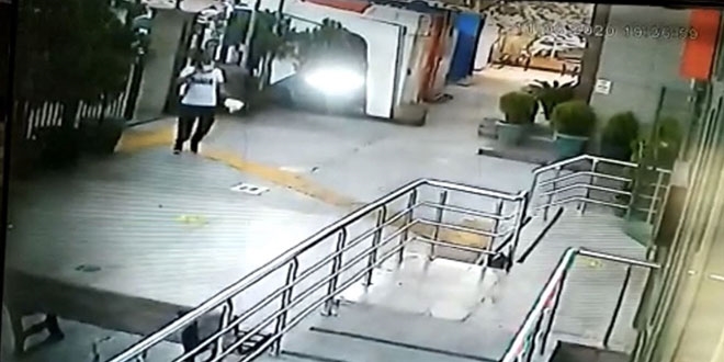 Hastanede 2.5 yaşındaki çocuğun 'akciğer cihazının' çalındığı an kamerada