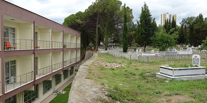 Bu da mezarlık manzaralı 'huzurevi'